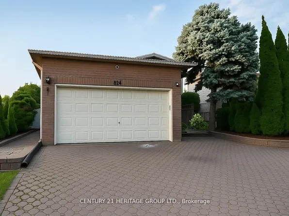824 Thornton Rd N, Oshawa, ON L1J 7N2
