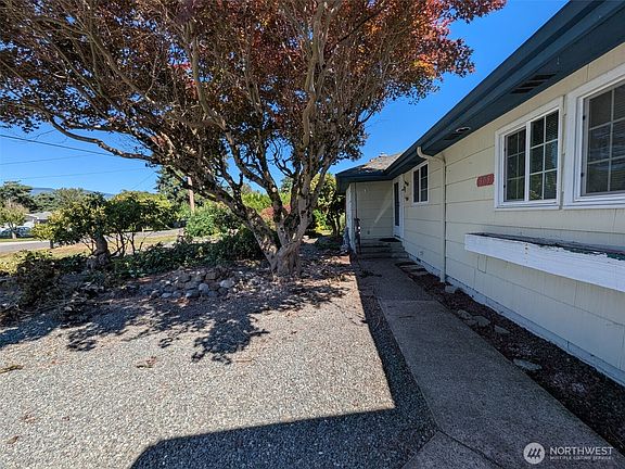 5th image of 305 W Bennett Street