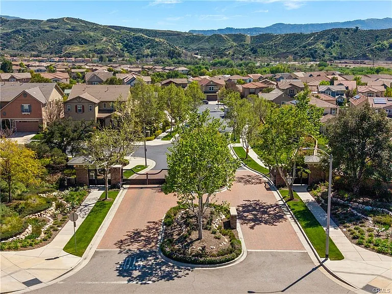 26525 Craftsmen Ct — Photo 49