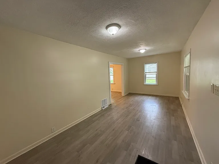 404 Noah Ave — Photo 3