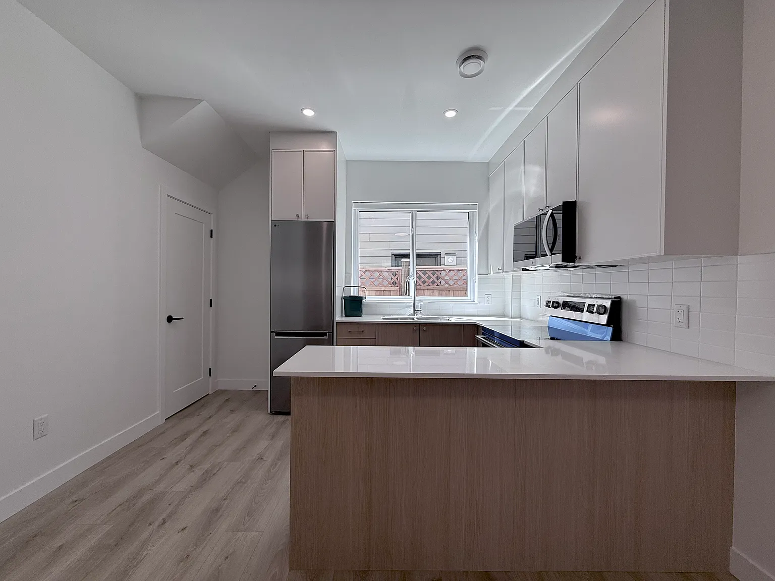 2 bed, 1.5 bath, 805 sqft, $2,175 — Photo 3
