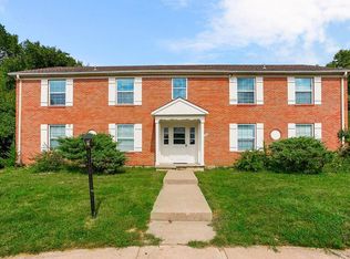 8620 Countryshire Ln, Kansas City, MO 64138