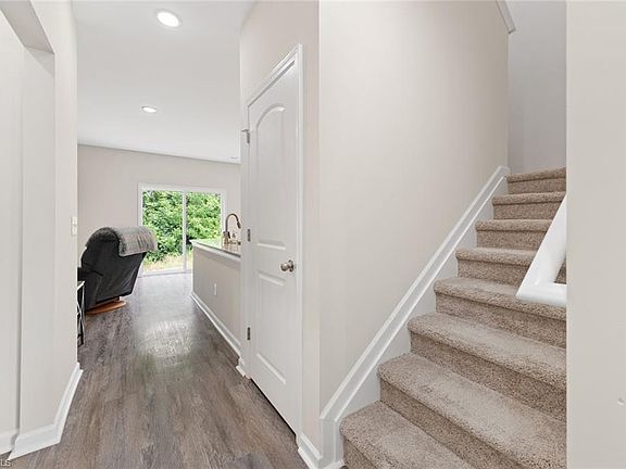 5th image of 1100 Brooksridge Way
