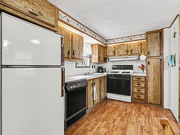 4th image of 8470 Heatherton Cir