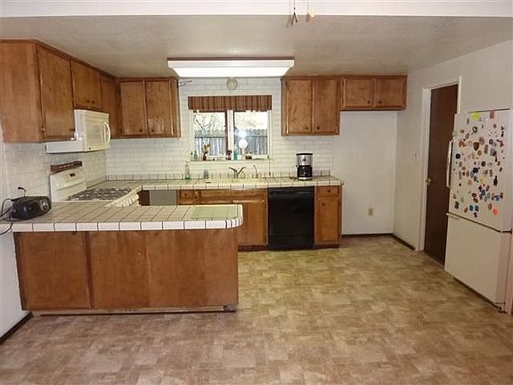 Kitchen / dining 