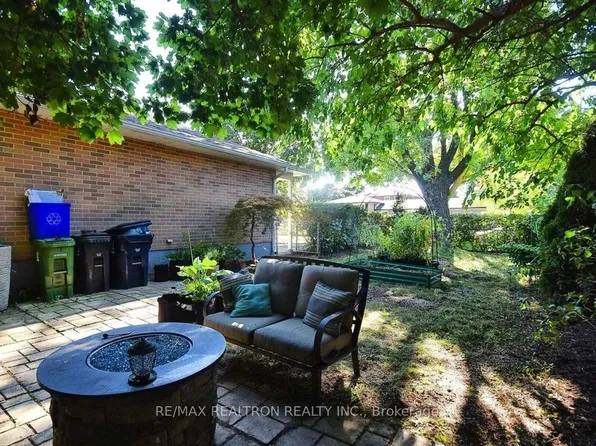 1 Sunderland Cres, Toronto, ON M1H 2V2
