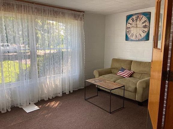 5th image of 691 Persimmon Dr