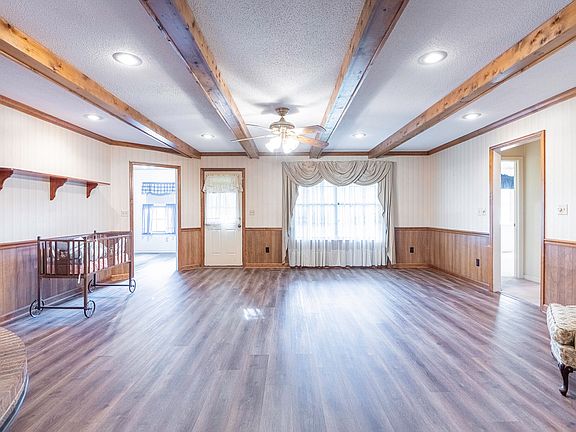 3rd image of 33 Joy Ann Cir