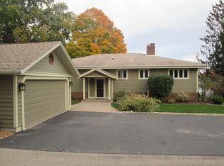 5604 W Lake Dr, West Bend, WI 53095