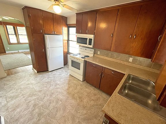 5th image of 560 N Oakhill Ave