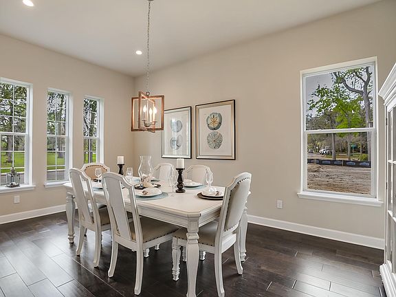 3rd image of 1515 N ALEXANDRIA Place