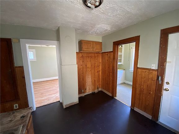 4th image of 332 Carter St