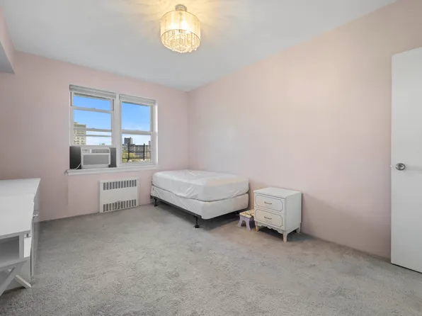 3750 Hudson Manor Terrace image 17 of 27