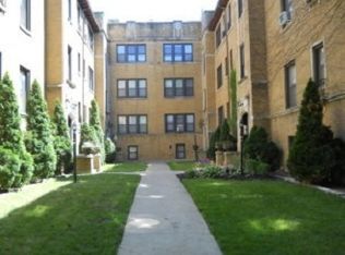 2049 W Jarvis Ave #10, Chicago, IL 60645