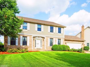 1175 Hunters Rdg W, Hoffman Estates, IL 60192