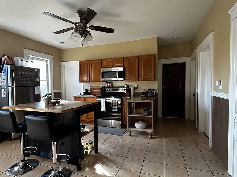 39 Woodford St #3 — Photo 4