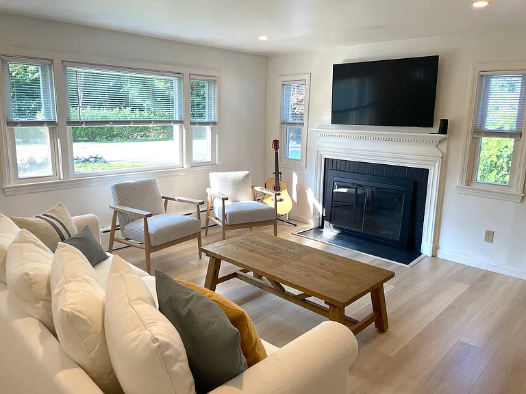 370 Wallis Rd — Photo 13