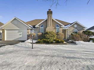 28 Dogwood Lane, Loudonville, NY 12211