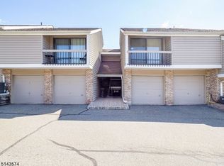 83 Overlook Dr #1805, Clinton, NJ 08809