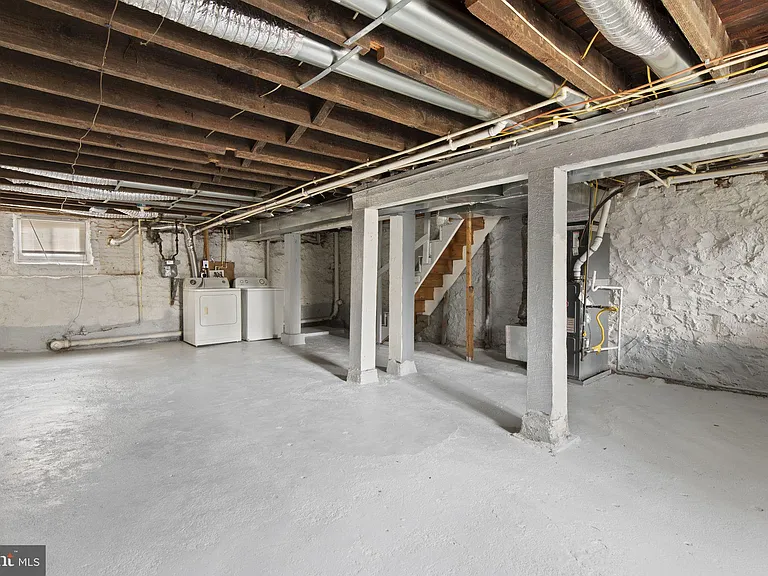 1209 Dukeland St — Photo 15