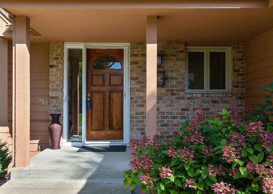 1st image of 4575 Glacier Ln N
