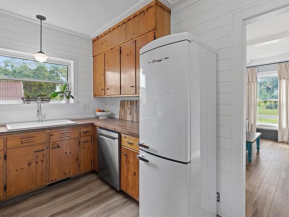 4th image of 409 W Clark STREET