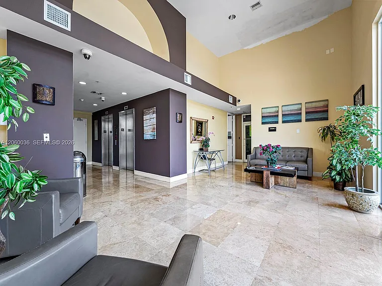215 SW 42nd Ave #1007 — Photo 7
