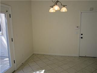 5th image of 210 Holland Cir