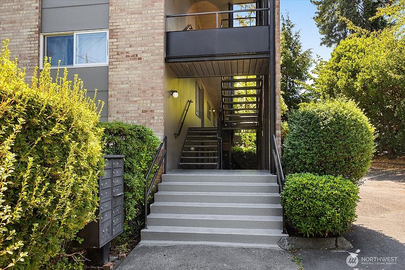3rd image of 5101 NE 55th Street #103