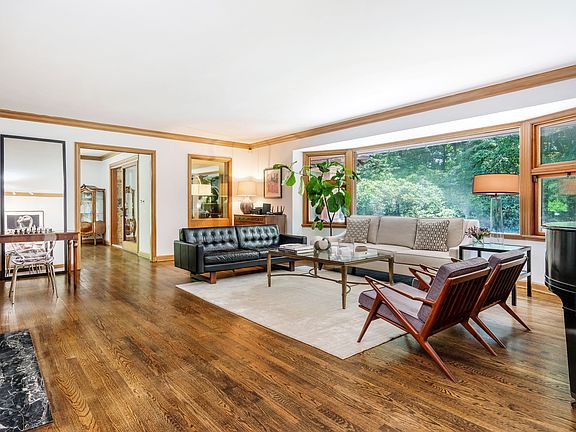 4th image of 165 Hillair Cir