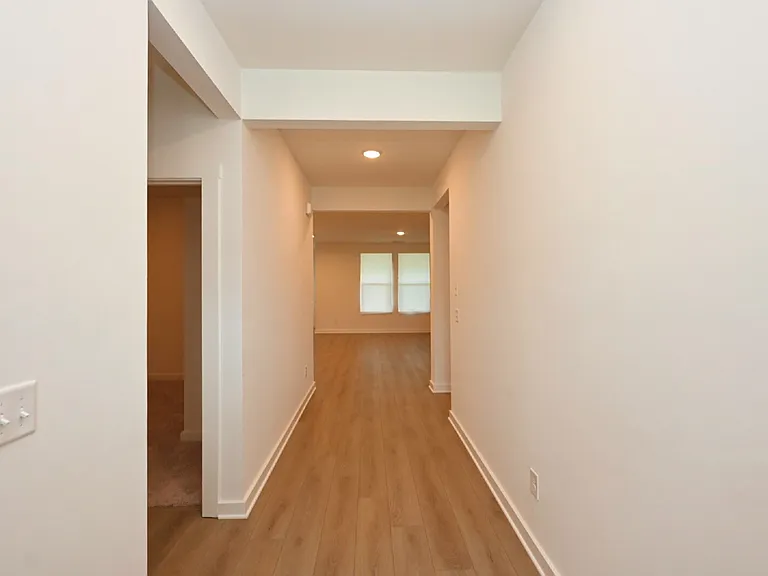 7187 Sutton Dr — Photo 4