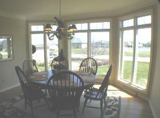 2551 Huntington Way S, Suamico, WI 54173