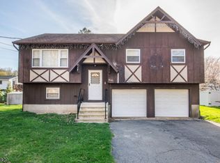 20 Brown Trl, Hopatcong, NJ 07843