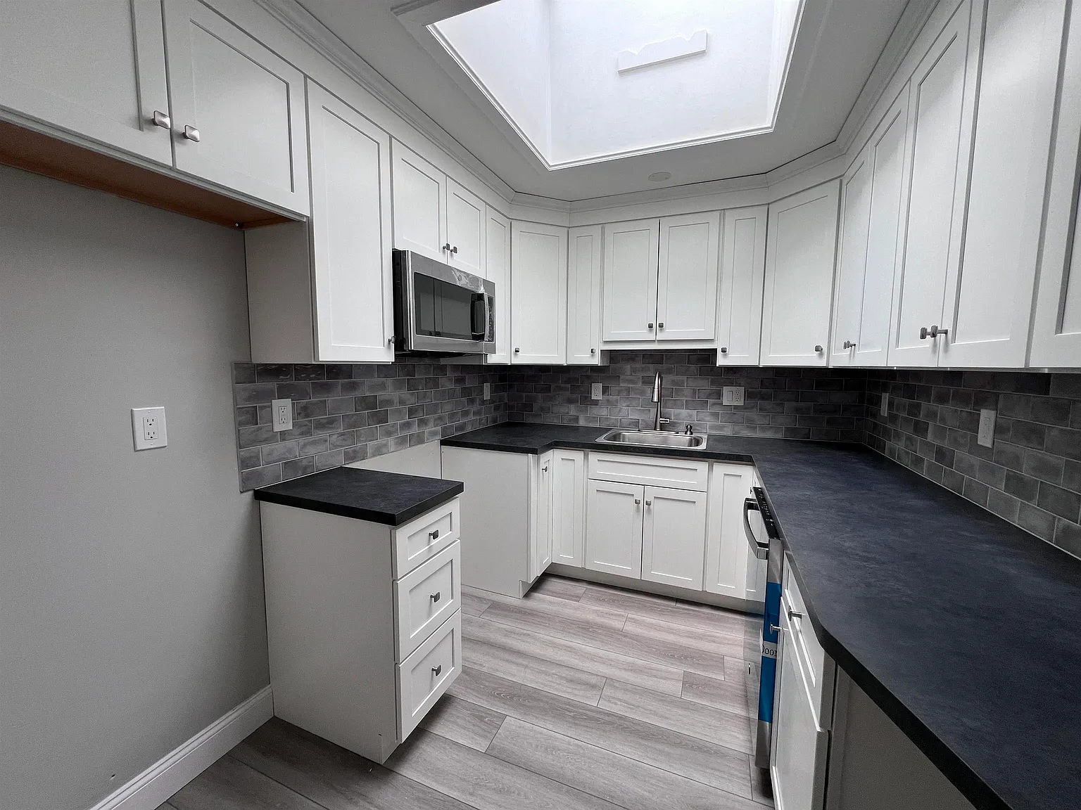 1 bed, 1.0 bath, $1,900 — Photo 3