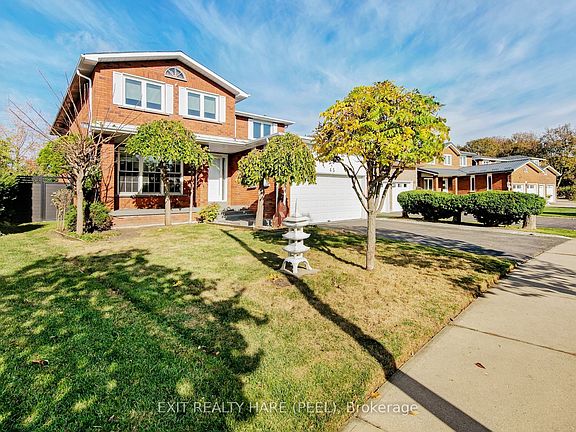 3rd image of 45 Mossbank Dr