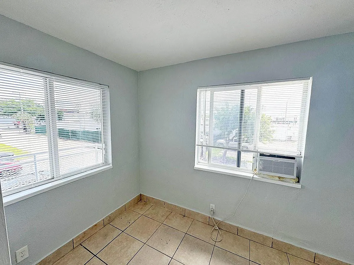2 bed, 1.0 bath, 5025 sqft, $1,399 — Photo 4