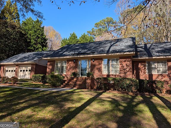 2nd image of 505 Breedlove Dr