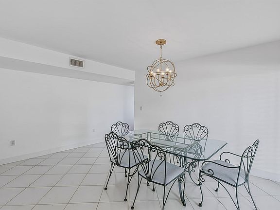4th image of 919 Huron Ct Unit 101