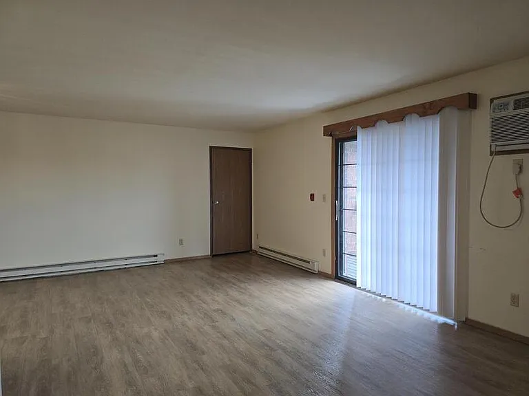 230 Robbins St #6 — Photo 6