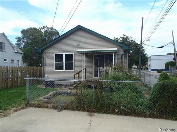 2nd image of 1303 Paris Ave