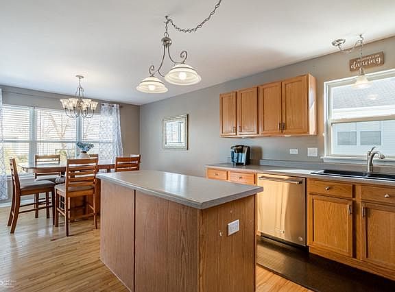4th image of 2226 N Canterbury Ln