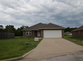 2726 E Loren St, Springfield, MO 65804