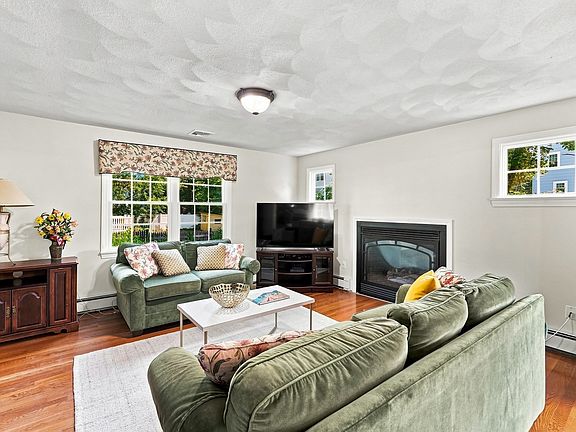 3rd image of 24 Richardson St