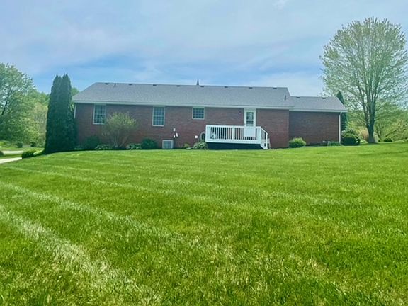 3rd image of 806 Foxfire Rd
