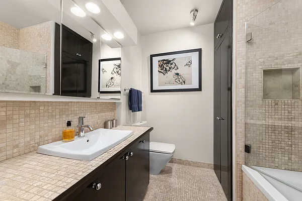 Bathroom, photo 1