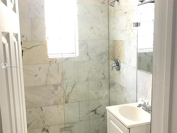 3rd image of 1526 Pennsylvania Ave APT 7