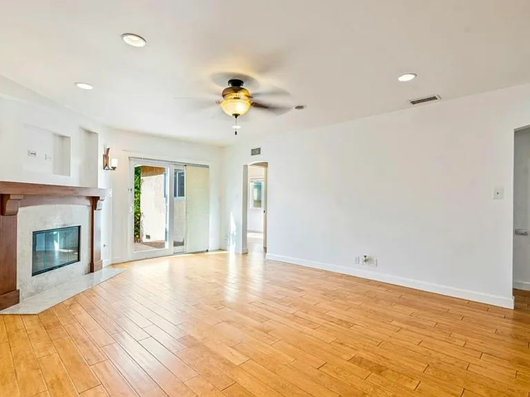 4759 Hackett Ave — Photo 8