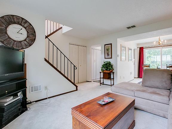 5th image of 174 River Woods Ln