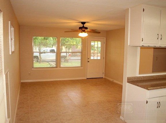 2nd image of 706 E Jim Hogg Ave