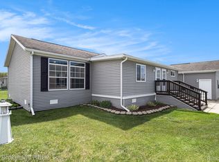 16213 Oxford Ct, Holly, MI 48442